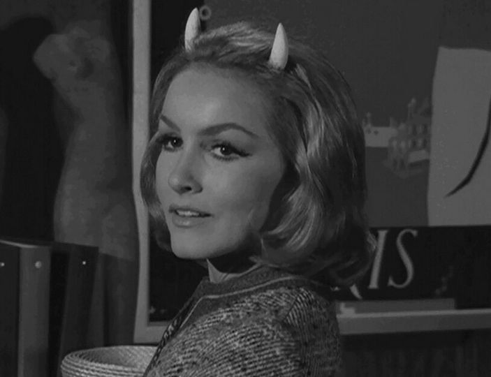 Η Τζούλι Νιούμαρ στο The Twilight Zone, "Of Late I think of Cliffordville"... 1