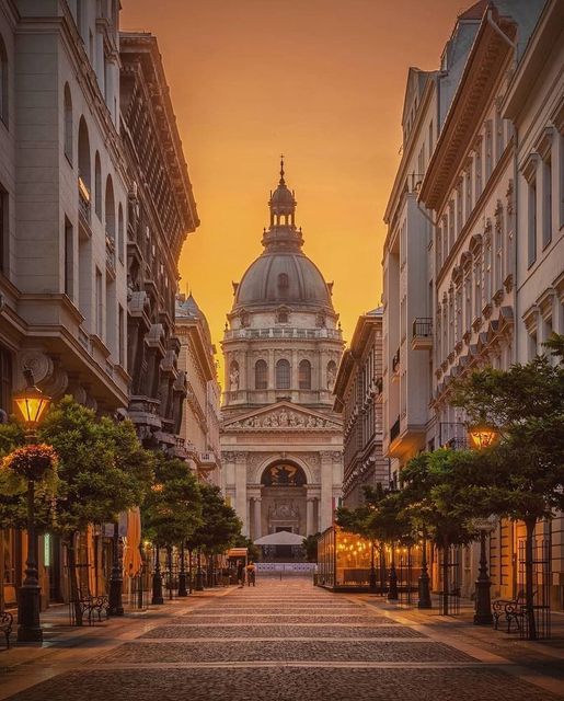 Λαμπερή Βασιλική του Αγίου Στεφάνου στη χρυσή ώρα… Βουδαπέστη, Ουγγαρία - Φωτογραφία... 1