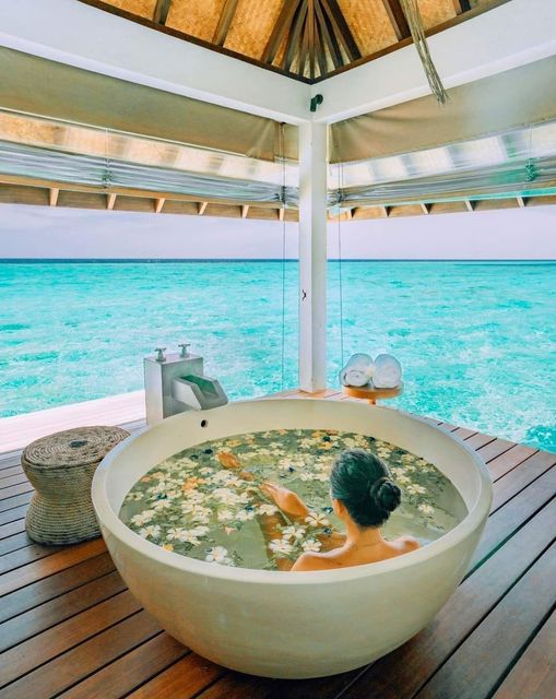 Μπανιέρα με θέα στον Ωκεανό στις Μαλδίβες... 1