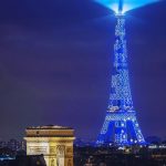 Ο Πύργος του Άιφελ γίνεται μπλε για τη Γαλλική Προεδρία της ΕΕ, Παρίσι, Γαλλία - Φωτογραφία © από @d...