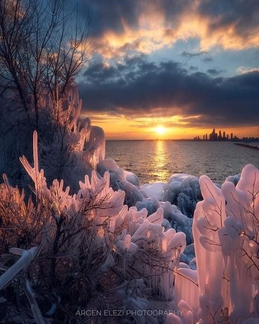 Παγωμένο ηλιοβασίλεμα στο Τορόντο του Καναδά : @argenel.jpg... 1