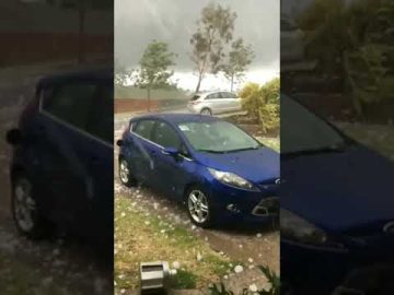 Huge hail causes chaos in Australia