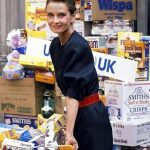 Η Audrey Hepburn σε ένα σούπερ μάρκετ του Λονδίνου για μια εκστρατεία της UNICEF, 1989...