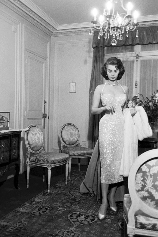 Η Sophia Loren φωτογραφήθηκε από τον Jack Garofalo, Παρίσι, 1956.... 1