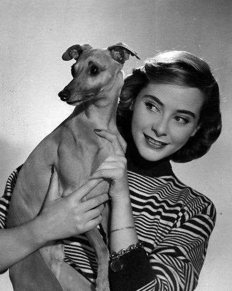 Η Ζενεβιέβ Πέιτζ με τον σκύλο της... 1