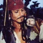 Ο Johnny Depp και η Chiquita the Monkey στα γυρίσματα των Πειρατών της Καραϊβικής, 2003...