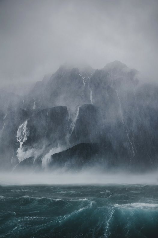 A Storm at Sea, Milford Sound, Νέα Ζηλανδία... 1