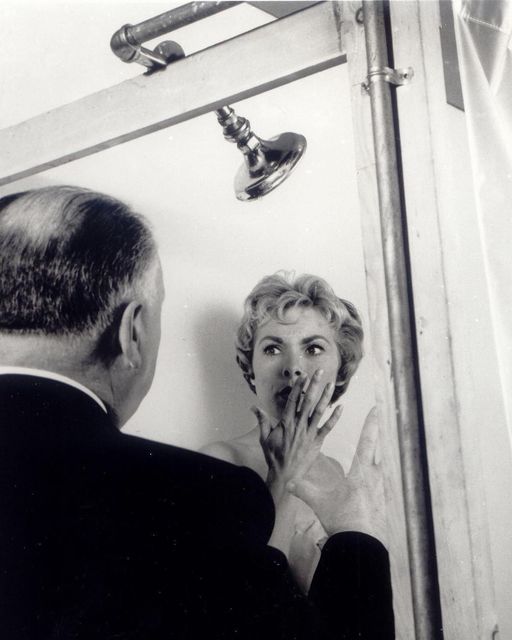 Άλφρεντ Χίτσκοκ, Τζάνετ Λι και ένα ντους στα γυρίσματα του Psycho (1960). 1