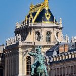 Έφιππο άγαλμα του Λουδοβίκου XIV μπροστά από το παλάτι των Βερσαλλιών, Γαλλία Ph...