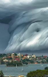 Απίστευτα μοναδικό τσουνάμι σύννεφων πάνω από το Σίδνεϊ...