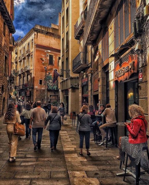Βαρκελώνη, Ισπανία. Η σουρεαλιστική ατμόσφαιρα της Γοτθικής Συνοικίας - μικροί μεσαιωνικοί δρόμοι... 1