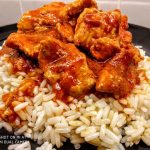 Κοτόπουλο μπουκιτσες κοκκινιστό συνοδεύεται με ρύζι!!!...