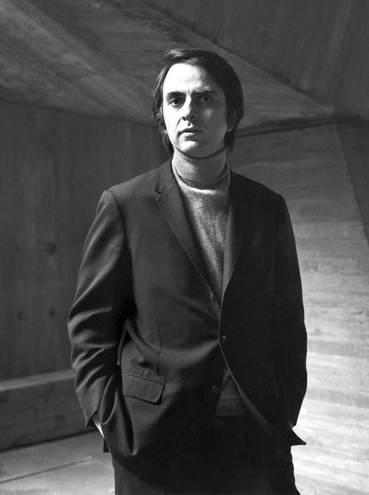 Ο αστρονόμος Carl Sagan (9 Νοεμβρίου 1934 - 20 Δεκεμβρίου 1996).... 1