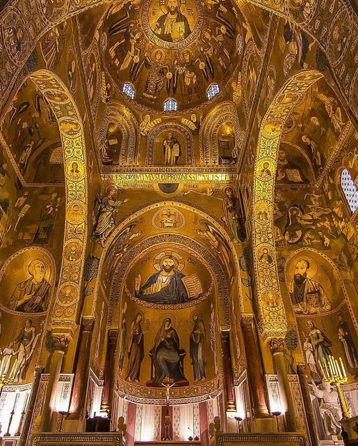 Το Palatine Chapel είναι το βασιλικό παρεκκλήσι του Norman Palace στο Παλέρμο της Σικελίας.... 1