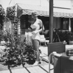 Η Doris Day στο σπίτι της στη λίμνη Toluca, Λος Άντζελες, Καλιφόρνια, περίπου το 1955....