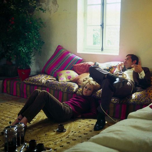 Η Jane Fonda και ο Roger Vadim στο σπίτι το 1967 στη Γαλλία.... 1