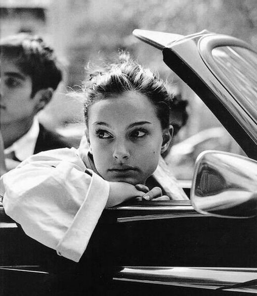 Η Natalie Portman, φωτογραφημένη από τον Dewey Nicks (1996)... 1