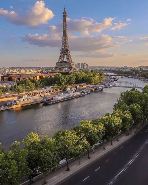 Ο Πύργος του Άιφελ, Παρίσι, Γαλλία - Φωτογραφία © @david_fossa... 1