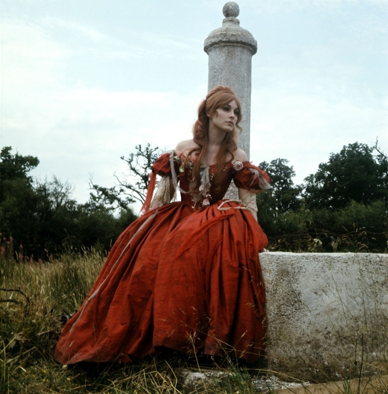 Οι διαφημιστικές φωτογραφίες της Sharon Tate για το "The Fearless Vampire Killers" (1967), τρομερές... 5