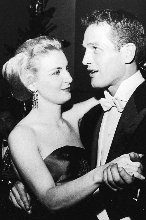Η Τζόαν Γούντγουορντ με τον σύζυγό της Πολ Νιούμαν μετά το βραβείο Α' Γυναικείου Ρόλου στο 30ο ... 3