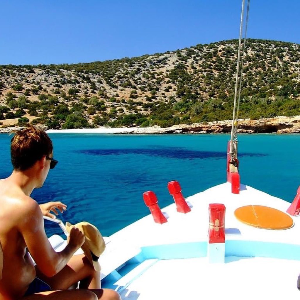 Παραλία Πανόρμου με τον Γιάννη - Ακολουθήστε το Naxos Beaches Official στο Instagram @naxo... 2