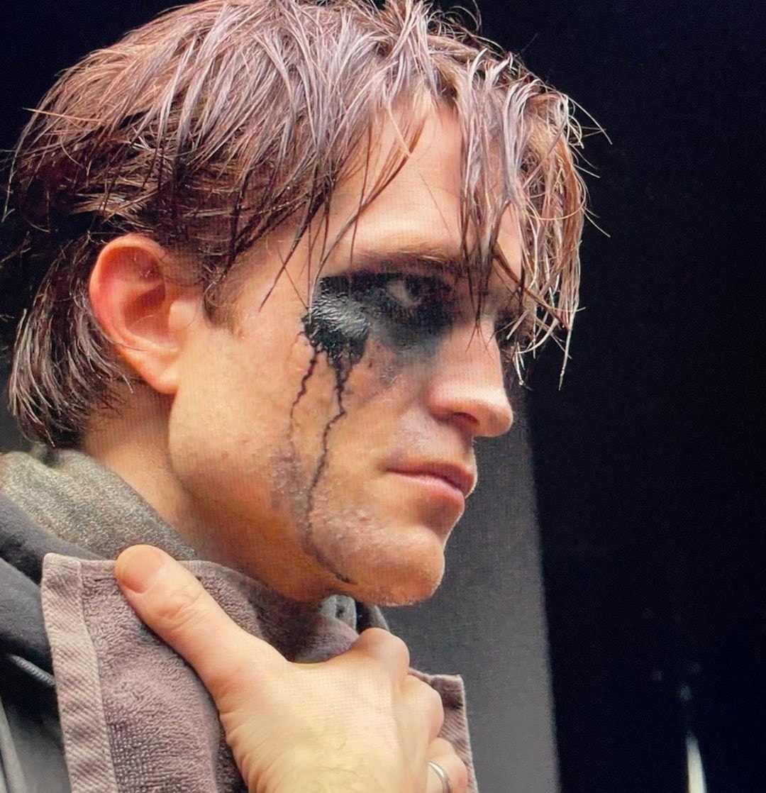 Δοκιμή κοστουμιών Robert Pattinson του Bruce Wayne drifter look από την ταινία «The Ba... 3