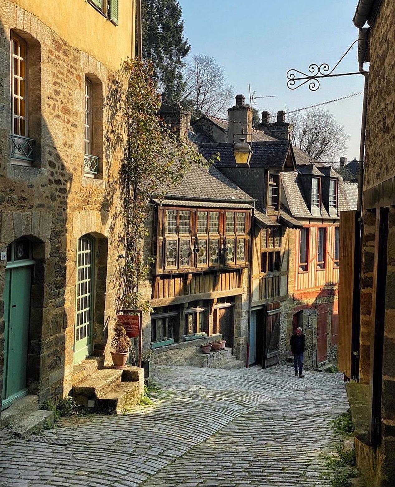 Ντινάν, Γαλλία - Μεσαιωνική γοητεία από ημιξύλινα σπίτια και λιθόστρωτα ... 2