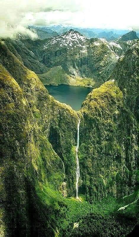 Sutherland Falls και Lake Quill. Νέα Ζηλανδία... 1