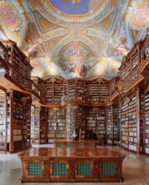 The Library of St. Florian - Η βιβλιοθήκη του 18ου αιώνα διαθέτει μια καταπληκτική οροφή...