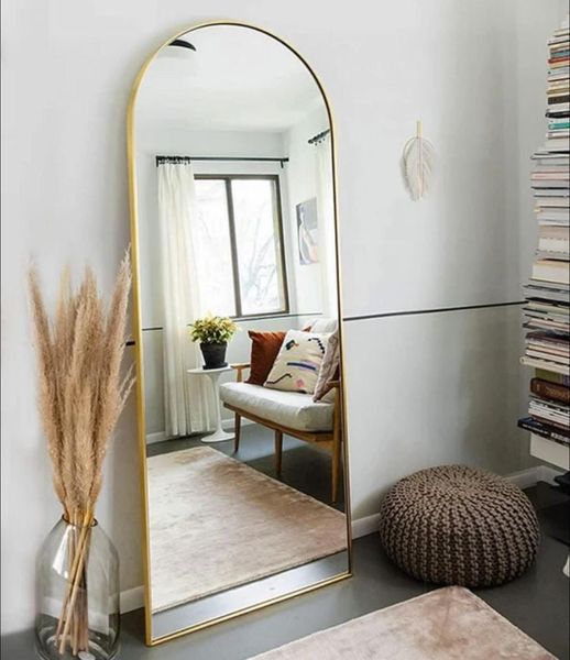 Αυτός ο κομψός χρυσός καθρέφτης πλήρους μεγέθους είναι τέλειος για κάθε δωμάτιο του σπιτιού σας! Εδώ είναι... 1