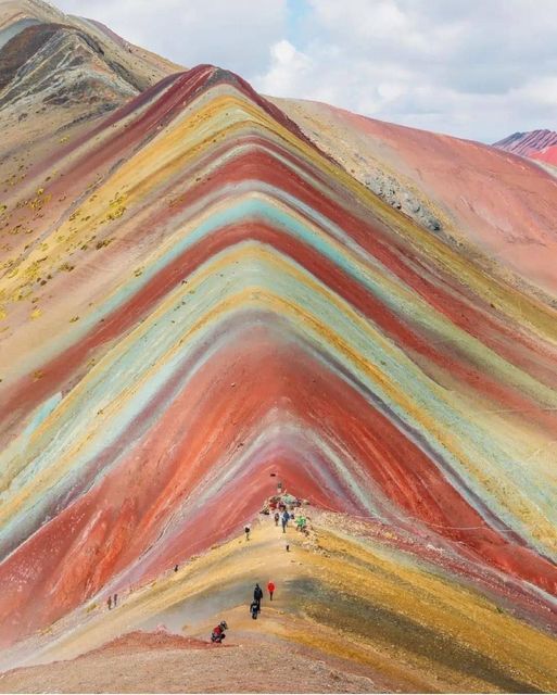 Βουνό ουράνιο τόξο στο Περού... 1