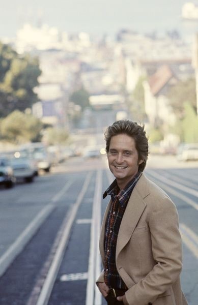 Ο Μάικλ Ντάγκλας στο Σαν Φρανσίσκο κατά τη διάρκεια των γυρισμάτων του "Οι δρόμοι του Σαν Φρανσίσκο" 1973. 1