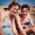 Ο Μπράιαν Μέι (Brian May), σε νεαρή ηλικία, με τη μητέρα του Ρουθ Μέι....