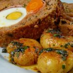 Ρολό κιμά με αυγά και μελωμένες baby πατάτες | Αργυρώ Μπαρμπαρίγου