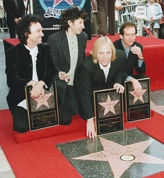 Σαν σήμερα το 1999, οι Tom Petty & The Heartbreakers παίρνουν ένα αστέρι στο... 1