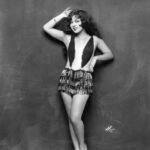 Το κορίτσι Ziegfeld Ann Pennington φωτογραφήθηκε από τον Alfred Cheney Johnston....