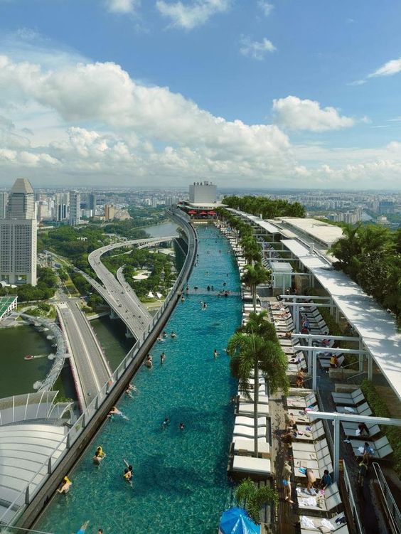 Πισίνα στον 57ο όροφο του καζίνο Marina Bay Sands στη Σιγκαπούρη 5