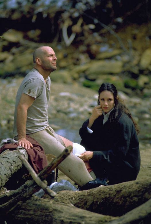 Ο Bruce Willis και η Madeleine Stowe στο 12 Monkeys (1995). 1
