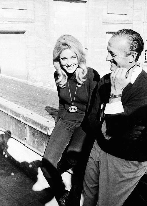Ο Ντέιβιντ Νίβεν με τη Σάρον Τέιτ, 1966... 1