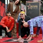 Οι Red Hot Chili Peppers απέσπασαν ένα αστέρι στη Λεωφόρο της Δόξας του Χόλιγουν...