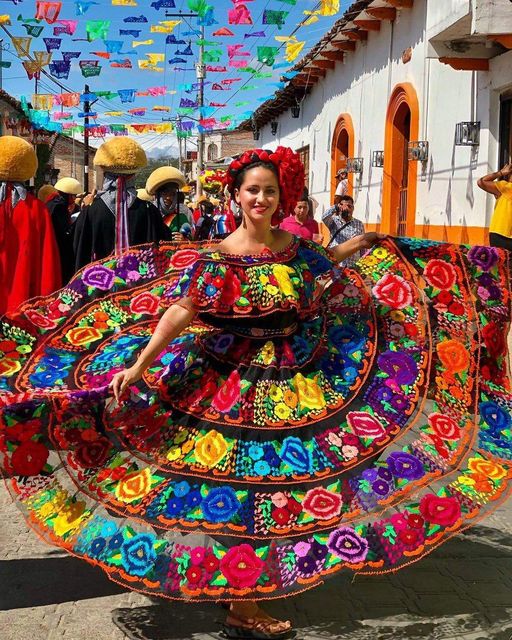 Παραδοσιακή μεξικάνικη φορεσιά... 1