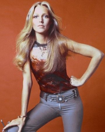 Joanna Pettet. Κατά τη διάρκεια των δεκαετιών του 1970 και του 80, η Pettet εμφανίστηκε σε τηλεοπτικές σειρές... 1
