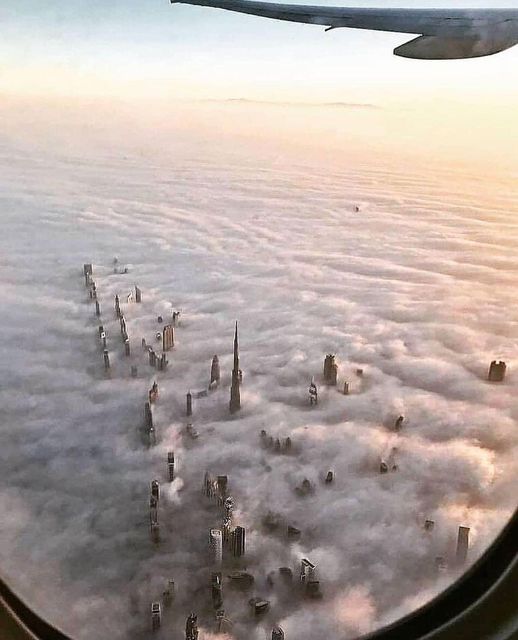 Ντουμπάι πάνω από τα σύννεφα, ΗΑΕ... 1