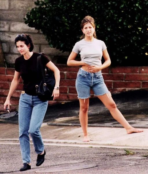 Jennifer Aniston και Courtney Cox στο Λος Άντζελες, 1994. 1