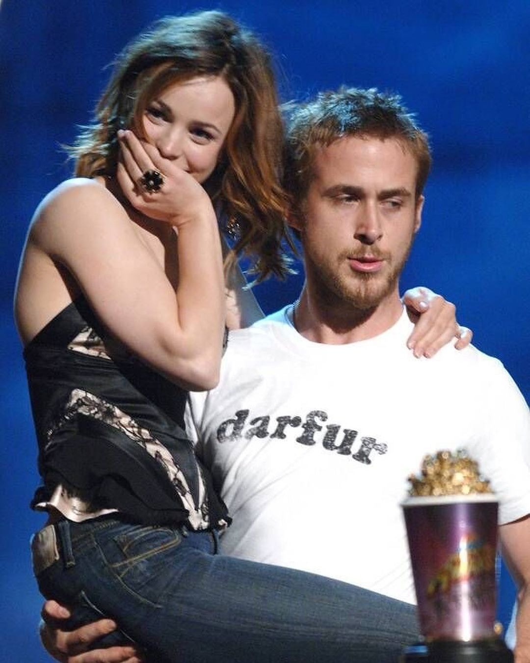 Το εμβληματικό φιλί της Rachel McAdams και του Ryan Gosling στα βραβεία MTV... 3