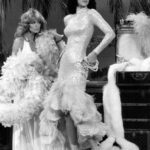 Η Farrah Fawcett και η Cher, από το The Sonny and Cher Comedy Show...