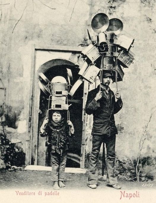 Οι πωλητές κουζίνας. Νάπολη, Ιταλία 1903... 1