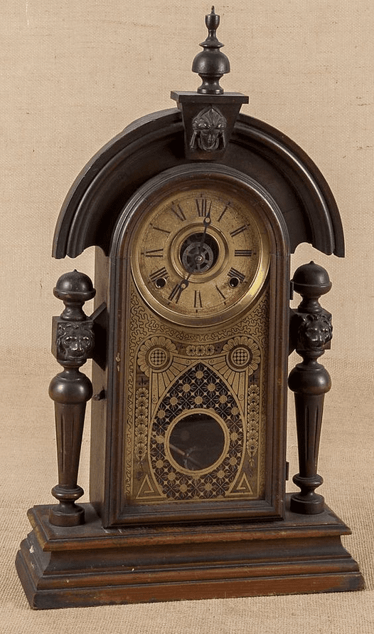 Ρολόϊ τοίχου του 1880 κουρδίζει με κλειδί κ λειτουργεί ακόμη .... Τώρα όλα χαλά... 1