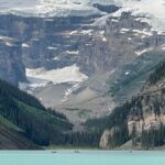 Το Lake Louise είναι ένας οικισμός στο Εθνικό Πάρκο Banff στα Καναδικά Βραχώδη Όρη...