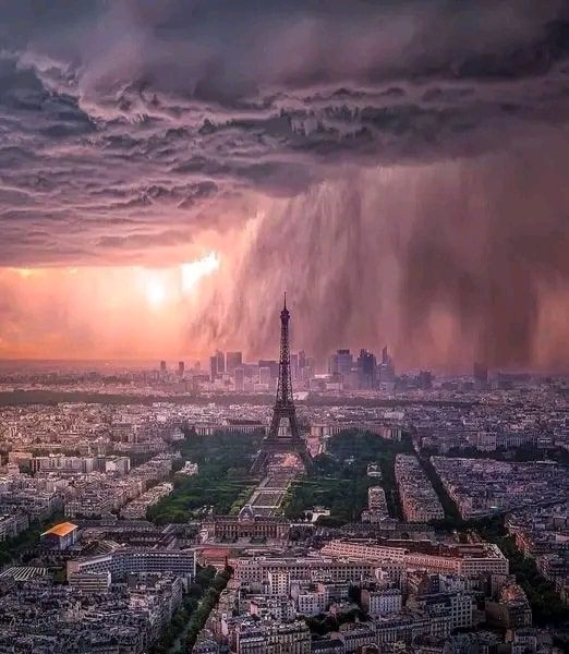 Τρομακτική βροχερή διάθεση στο Παρίσι... από: @Brent Shavnore... 1